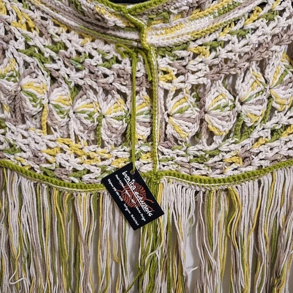 NWT BOHO CHIC EMBOSSED CROCHET COTTON SHRUG/COWL - Picture 4 of 5